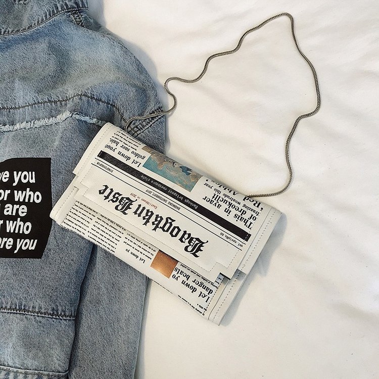 Newspapers modeling day clutch – Flap Bag Envelope recenzja i cena