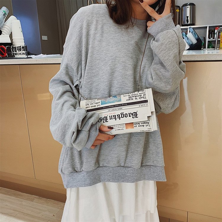 Newspapers modeling day clutch – Flap Bag Envelope recenzja i cena
